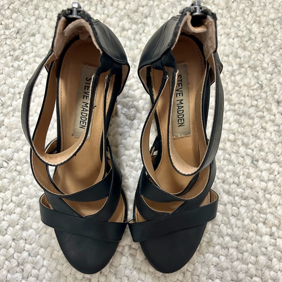 Steve Madden Black Strapped Heel, size 7 - Picture 3 of 4